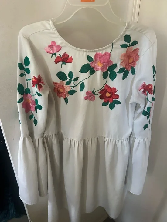 White Floral Embroidered Long Sleeve Top - Picture 1 of 2